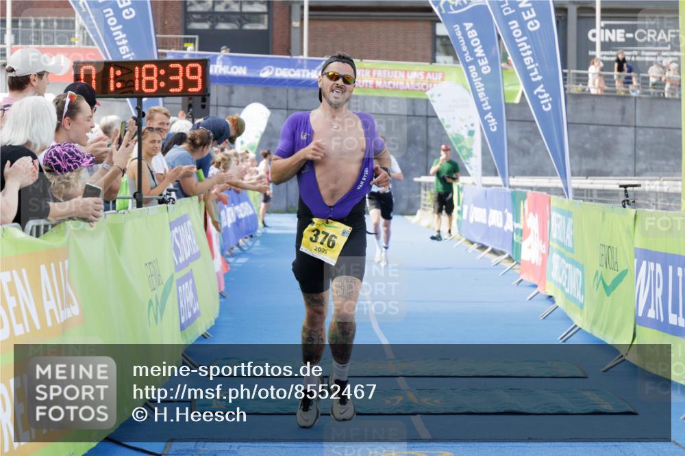 10.08.2025 - GEWOBA Citytriathlon Bremen H.Heesch http://msf.ph/oto/8552467 10.08.2025 11:22:20 Ziel 153, 376 meine-sportfotos.de