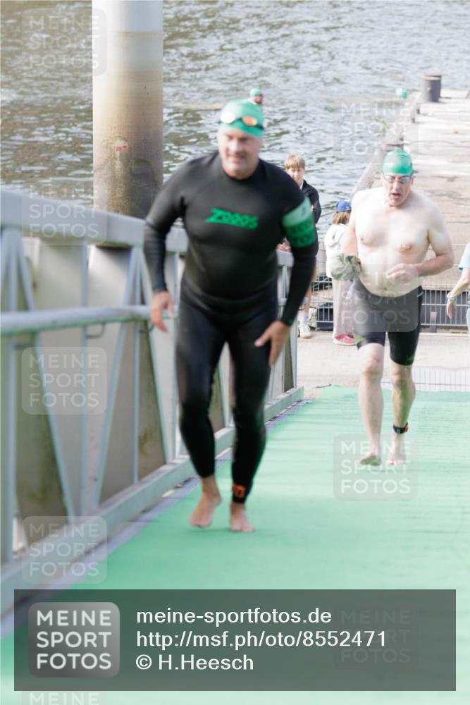 10.08.2025 - GEWOBA Citytriathlon Bremen H.Heesch http://msf.ph/oto/8552471 10.08.2025 10:29:12 Schwimmen 125, 167, 177 meine-sportfotos.de