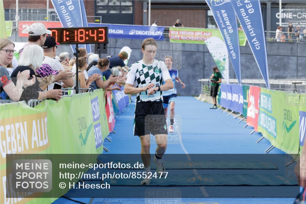 10.08.2025 - GEWOBA Citytriathlon Bremen H.Heesch http://msf.ph/oto/8552477 10.08.2025 11:22:24 Ziel 121, 153, 376 meine-sportfotos.de