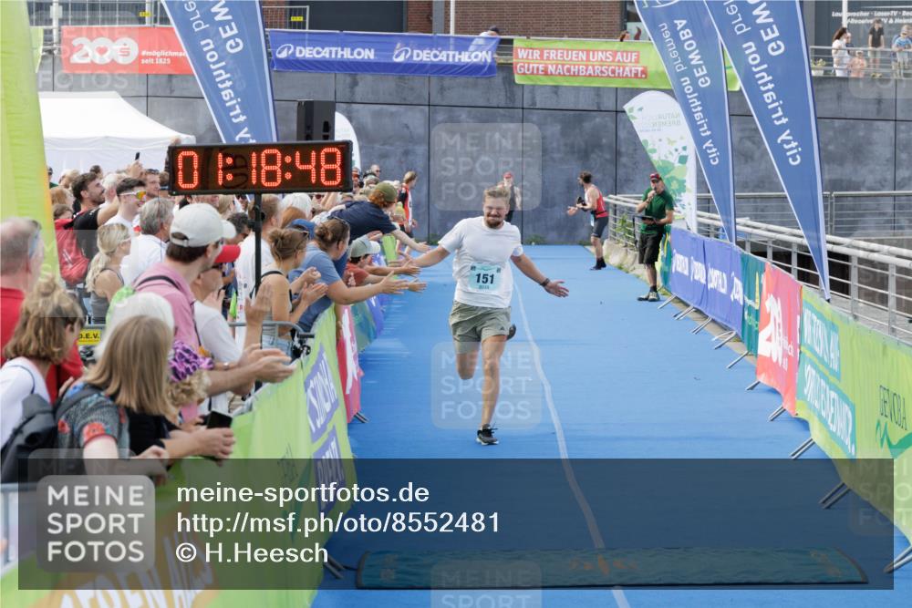 10.08.2025 - GEWOBA Citytriathlon Bremen H.Heesch http://msf.ph/oto/8552481 10.08.2025 11:22:30 Ziel 121, 151, 153 meine-sportfotos.de