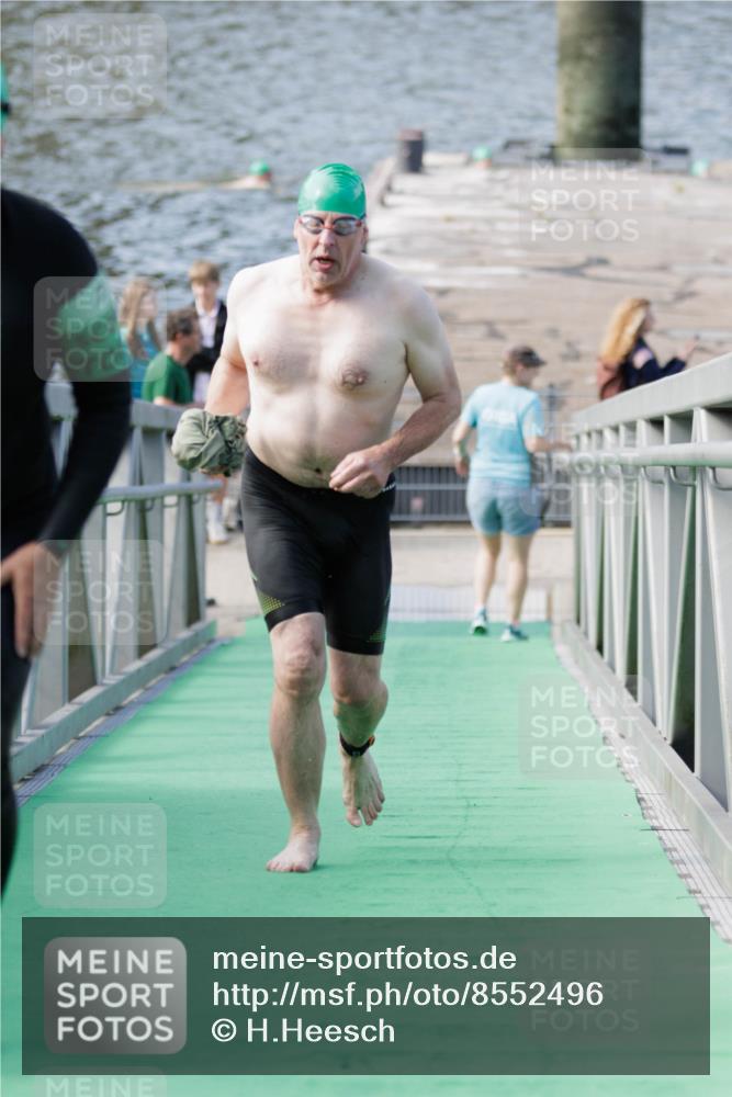 10.08.2025 - GEWOBA Citytriathlon Bremen H.Heesch http://msf.ph/oto/8552496 10.08.2025 10:29:15 Schwimmen 125, 167 meine-sportfotos.de