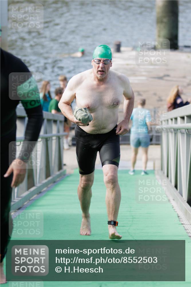 10.08.2025 - GEWOBA Citytriathlon Bremen H.Heesch http://msf.ph/oto/8552503 10.08.2025 10:29:15 Schwimmen 125, 167 meine-sportfotos.de
