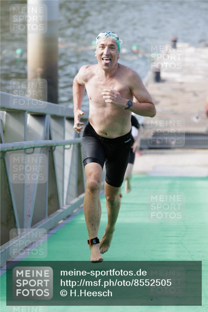10.08.2025 - GEWOBA Citytriathlon Bremen H.Heesch http://msf.ph/oto/8552505 10.08.2025 10:29:25 Schwimmen 17, 73 meine-sportfotos.de