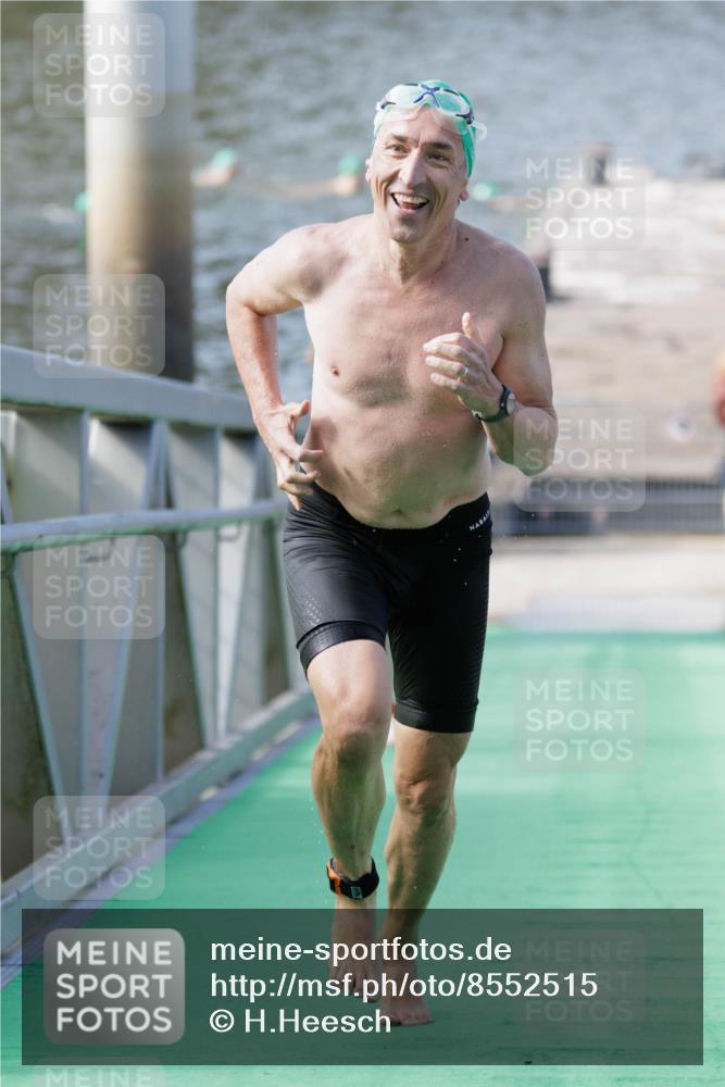 10.08.2025 - GEWOBA Citytriathlon Bremen H.Heesch http://msf.ph/oto/8552515 10.08.2025 10:29:25 Schwimmen 17, 73 meine-sportfotos.de
