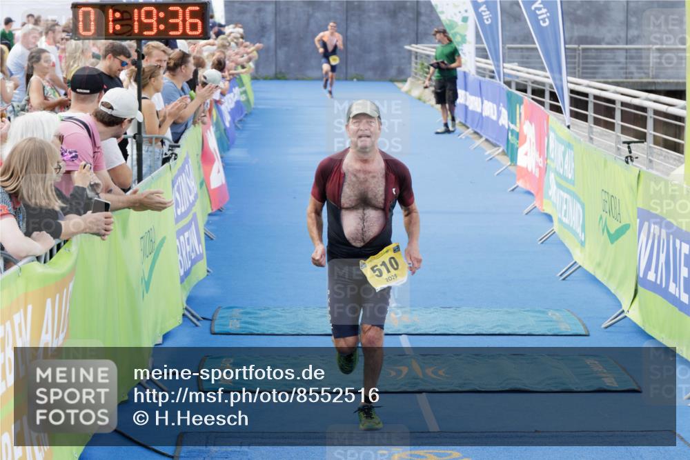 10.08.2025 - GEWOBA Citytriathlon Bremen H.Heesch http://msf.ph/oto/8552516 10.08.2025 11:23:18 Ziel  meine-sportfotos.de