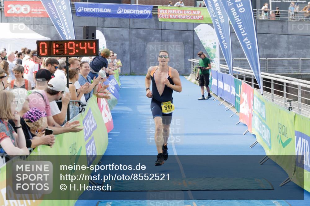 10.08.2025 - GEWOBA Citytriathlon Bremen H.Heesch http://msf.ph/oto/8552521 10.08.2025 11:23:26 Ziel 511 meine-sportfotos.de