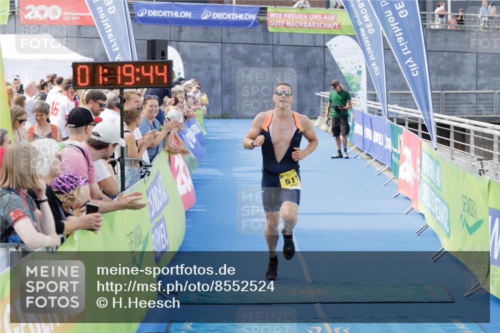 10.08.2025 - GEWOBA Citytriathlon Bremen H.Heesch http://msf.ph/oto/8552524 10.08.2025 11:23:26 Ziel 511 meine-sportfotos.de