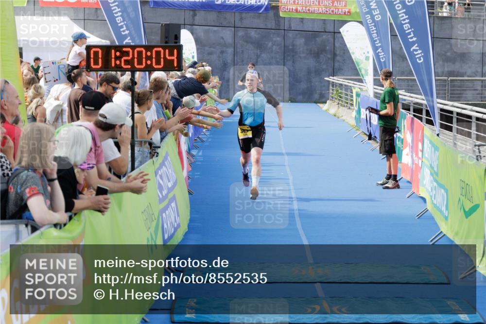 10.08.2025 - GEWOBA Citytriathlon Bremen H.Heesch http://msf.ph/oto/8552535 10.08.2025 11:23:46 Ziel 363, 409 meine-sportfotos.de