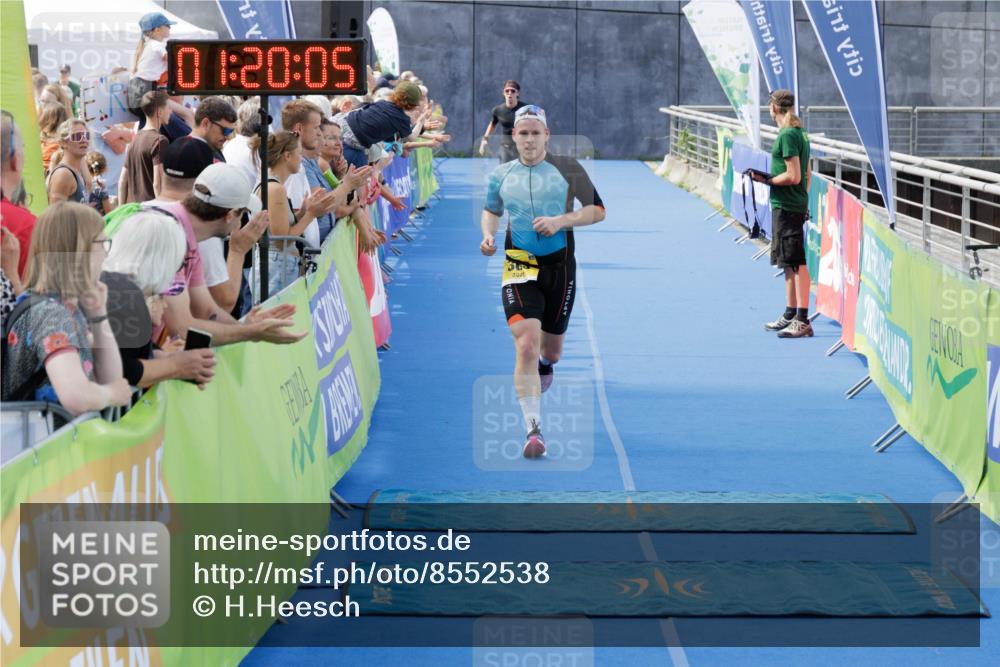 10.08.2025 - GEWOBA Citytriathlon Bremen H.Heesch http://msf.ph/oto/8552538 10.08.2025 11:23:47 Ziel 363, 409 meine-sportfotos.de