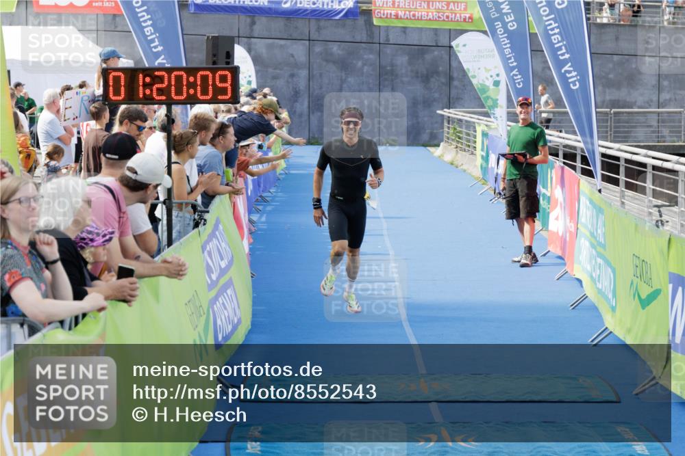 10.08.2025 - GEWOBA Citytriathlon Bremen H.Heesch http://msf.ph/oto/8552543 10.08.2025 11:23:51 Ziel 363, 409 meine-sportfotos.de