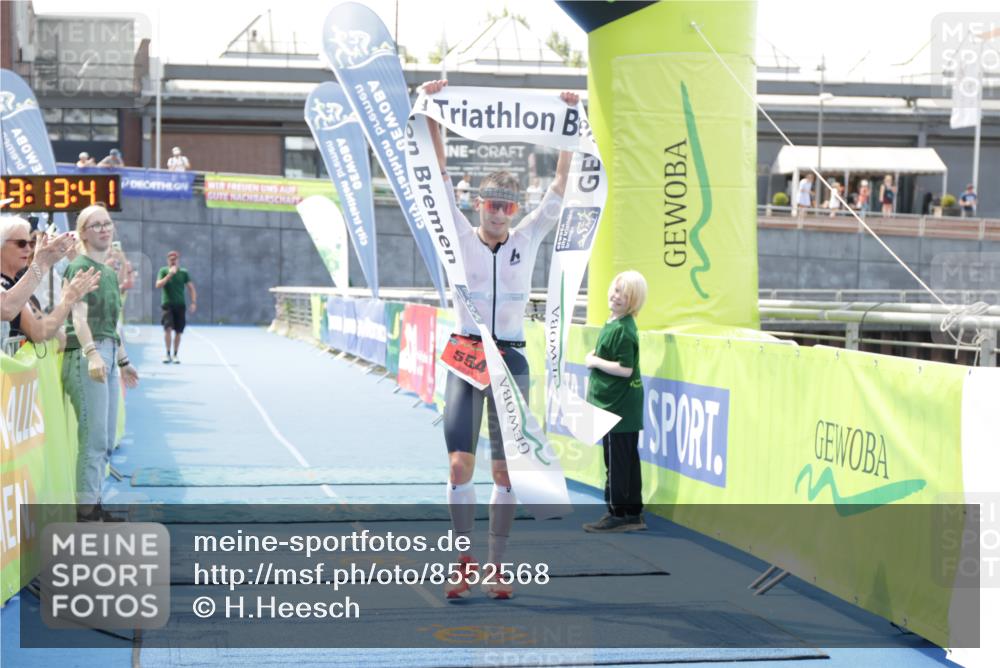 10.08.2025 - GEWOBA Citytriathlon Bremen H.Heesch http://msf.ph/oto/8552568 10.08.2025 13:17:23 Ziel 554 meine-sportfotos.de