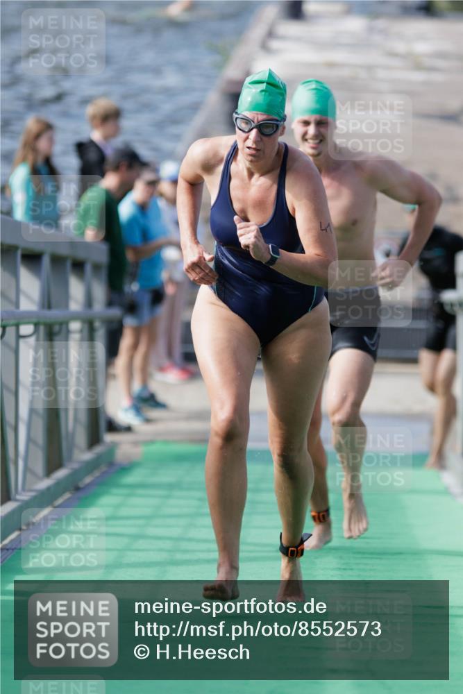 10.08.2025 - GEWOBA Citytriathlon Bremen H.Heesch http://msf.ph/oto/8552573 10.08.2025 10:29:58 Schwimmen 41, 149 meine-sportfotos.de