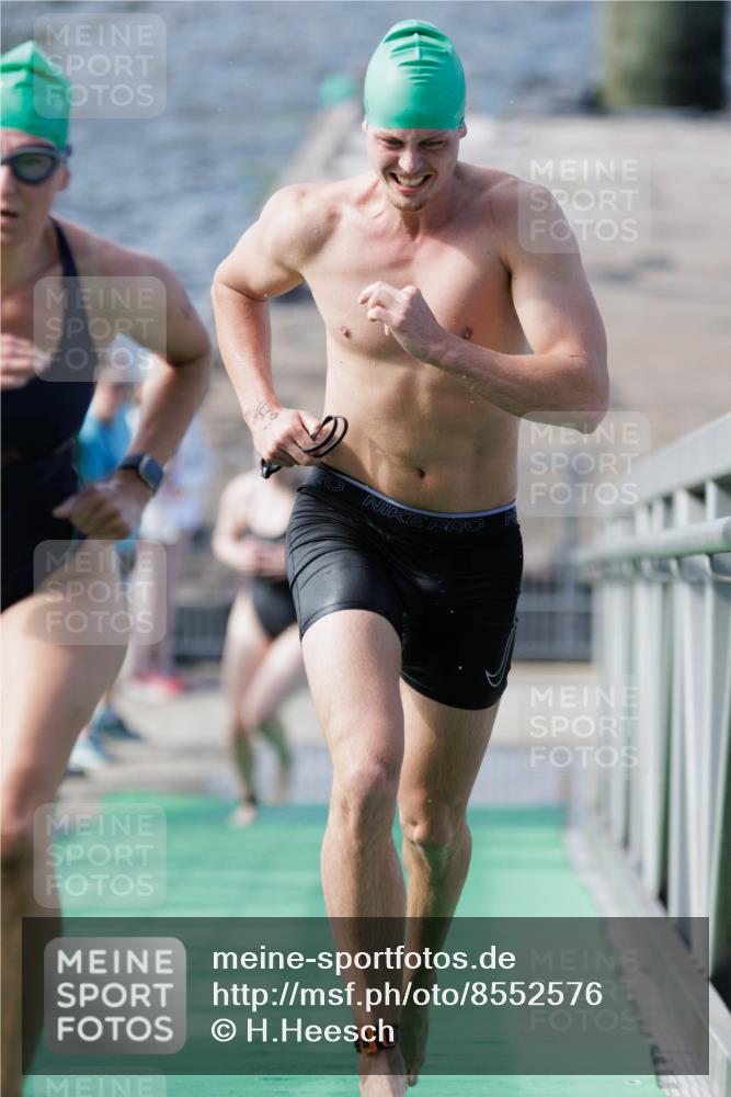 10.08.2025 - GEWOBA Citytriathlon Bremen H.Heesch http://msf.ph/oto/8552576 10.08.2025 10:29:59 Schwimmen 41, 149, 175 meine-sportfotos.de