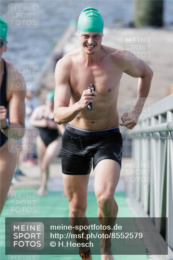 10.08.2025 - GEWOBA Citytriathlon Bremen H.Heesch http://msf.ph/oto/8552579 10.08.2025 10:30:00 Schwimmen 41, 149, 175 meine-sportfotos.de