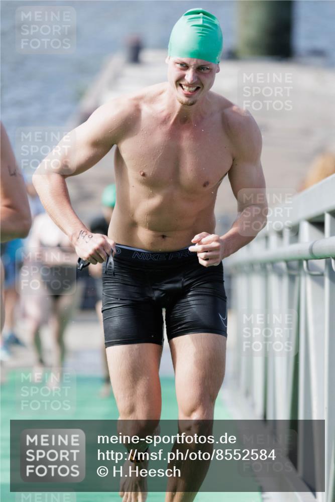 10.08.2025 - GEWOBA Citytriathlon Bremen H.Heesch http://msf.ph/oto/8552584 10.08.2025 10:30:00 Schwimmen 41, 149, 175 meine-sportfotos.de