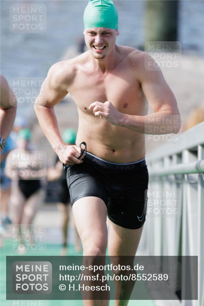 10.08.2025 - GEWOBA Citytriathlon Bremen H.Heesch http://msf.ph/oto/8552589 10.08.2025 10:30:00 Schwimmen 41, 149, 175 meine-sportfotos.de