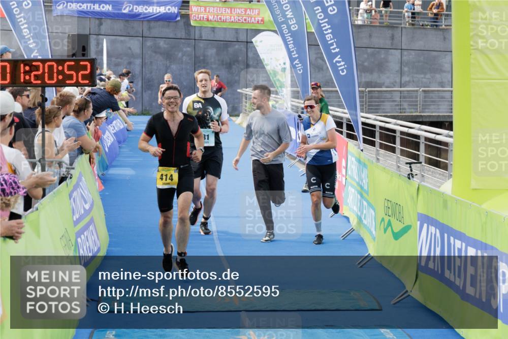 10.08.2025 - GEWOBA Citytriathlon Bremen H.Heesch http://msf.ph/oto/8552595 10.08.2025 11:24:34 Ziel 81, 389, 414, 509 meine-sportfotos.de