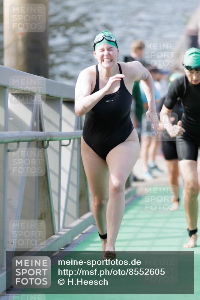 10.08.2025 - GEWOBA Citytriathlon Bremen H.Heesch http://msf.ph/oto/8552605 10.08.2025 10:30:04 Schwimmen 3, 9, 41, 149, 175, 189 meine-sportfotos.de