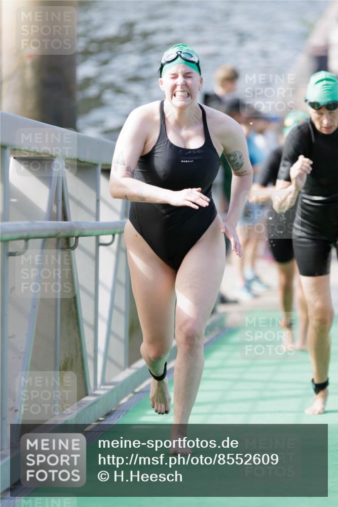 10.08.2025 - GEWOBA Citytriathlon Bremen H.Heesch http://msf.ph/oto/8552609 10.08.2025 10:30:04 Schwimmen 3, 9, 41, 149, 175, 189 meine-sportfotos.de