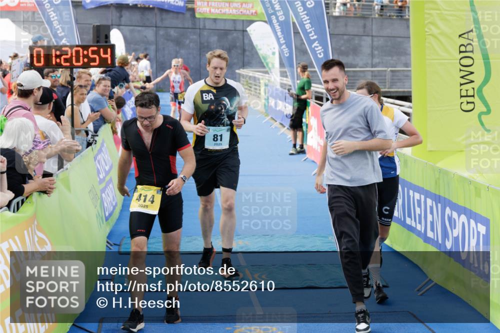 10.08.2025 - GEWOBA Citytriathlon Bremen H.Heesch http://msf.ph/oto/8552610 10.08.2025 11:24:36 Ziel 81, 414, 434, 509 meine-sportfotos.de