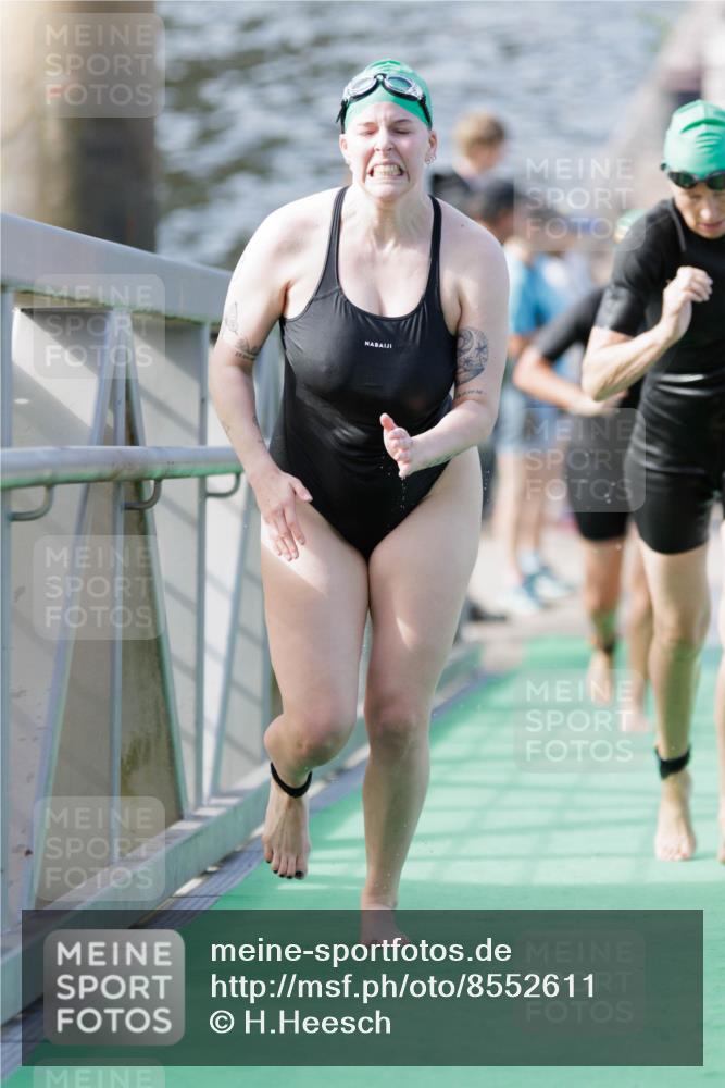 10.08.2025 - GEWOBA Citytriathlon Bremen H.Heesch http://msf.ph/oto/8552611 10.08.2025 10:30:04 Schwimmen 3, 9, 41, 149, 175, 189 meine-sportfotos.de