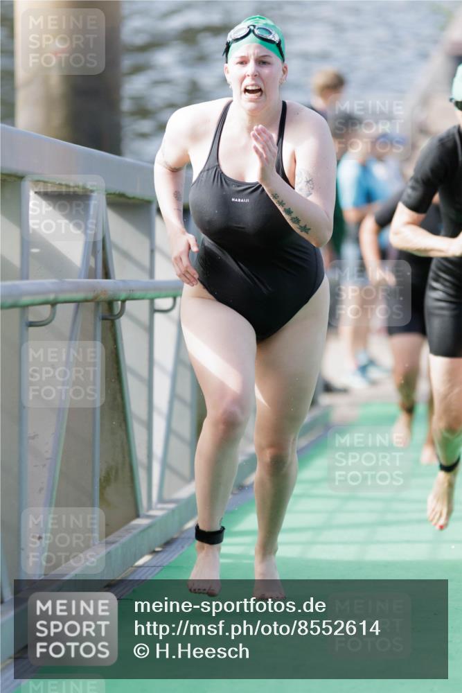 10.08.2025 - GEWOBA Citytriathlon Bremen H.Heesch http://msf.ph/oto/8552614 10.08.2025 10:30:05 Schwimmen 3, 9, 41, 149, 175, 189 meine-sportfotos.de