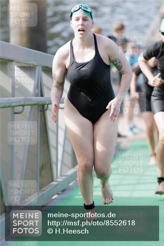 10.08.2025 - GEWOBA Citytriathlon Bremen H.Heesch http://msf.ph/oto/8552618 10.08.2025 10:30:05 Schwimmen 3, 9, 41, 149, 175, 189 meine-sportfotos.de