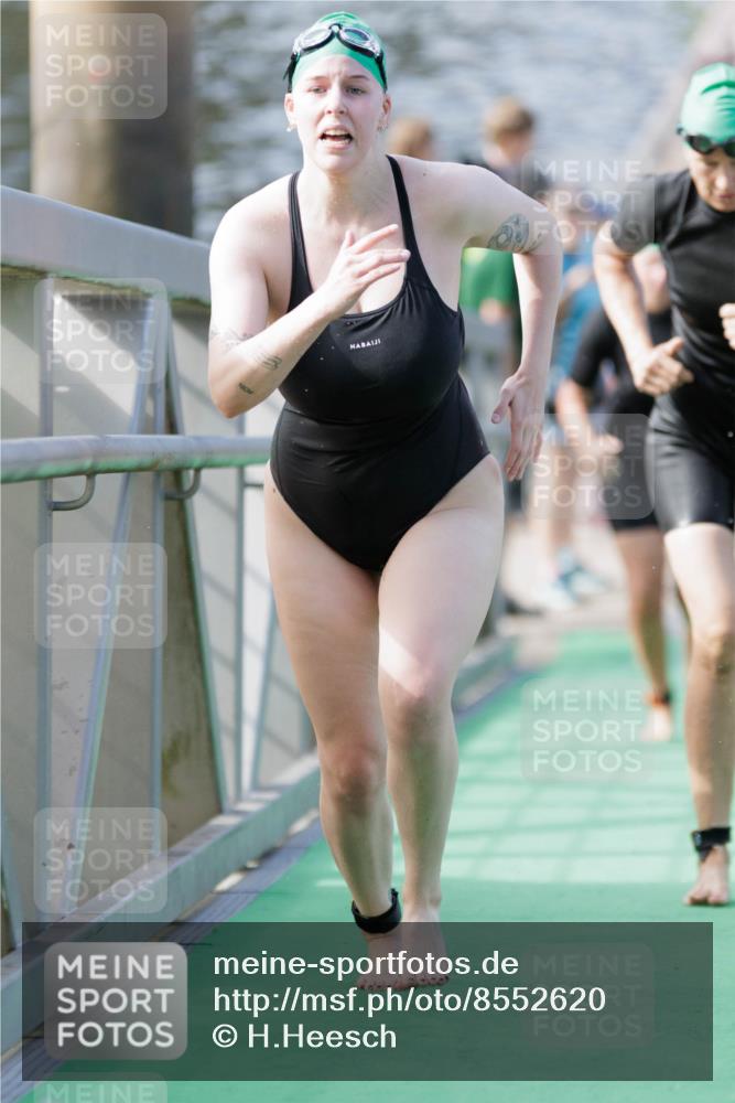 10.08.2025 - GEWOBA Citytriathlon Bremen H.Heesch http://msf.ph/oto/8552620 10.08.2025 10:30:05 Schwimmen 3, 9, 41, 149, 175, 189 meine-sportfotos.de