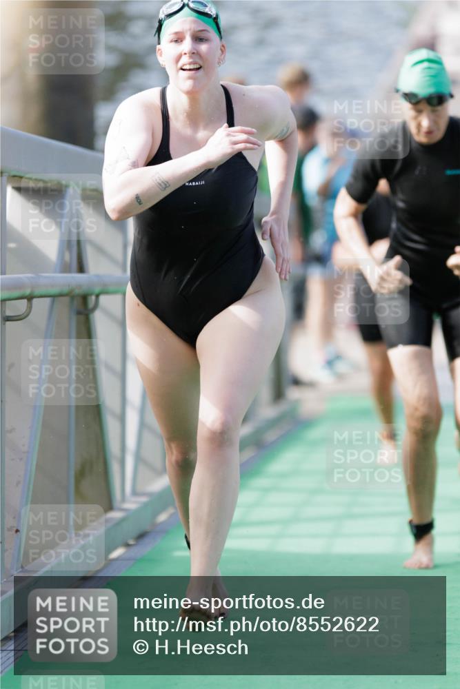 10.08.2025 - GEWOBA Citytriathlon Bremen H.Heesch http://msf.ph/oto/8552622 10.08.2025 10:30:05 Schwimmen 3, 9, 41, 149, 175, 189 meine-sportfotos.de