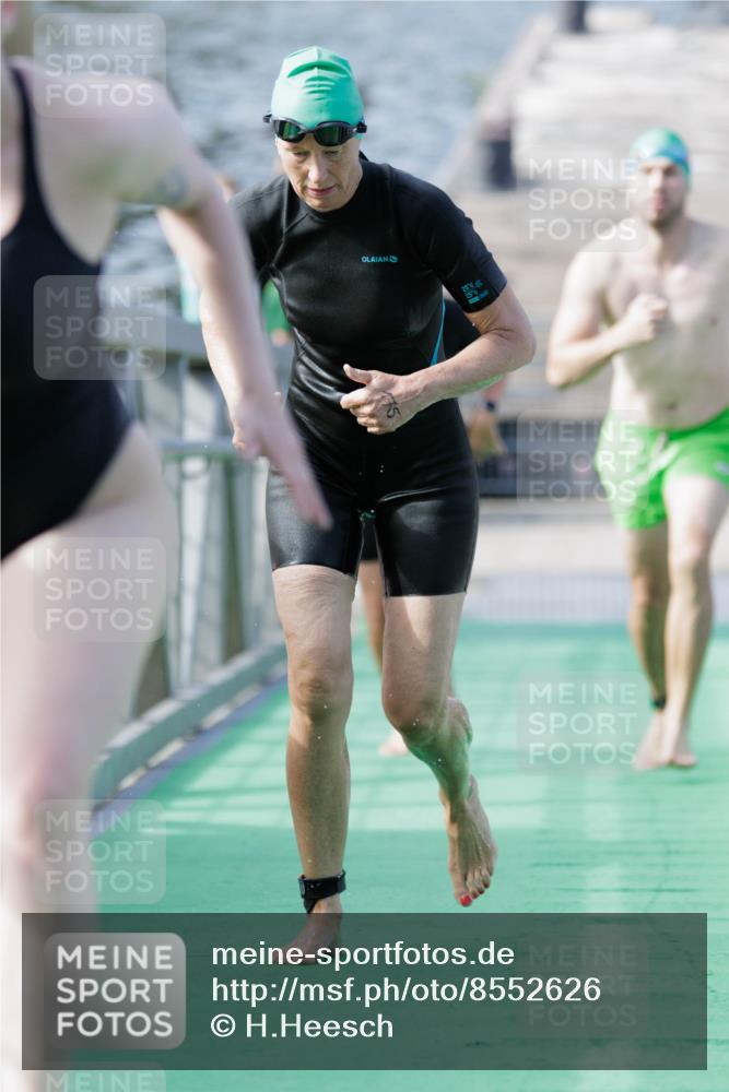 10.08.2025 - GEWOBA Citytriathlon Bremen H.Heesch http://msf.ph/oto/8552626 10.08.2025 10:30:06 Schwimmen 3, 9, 41, 149, 175, 189 meine-sportfotos.de