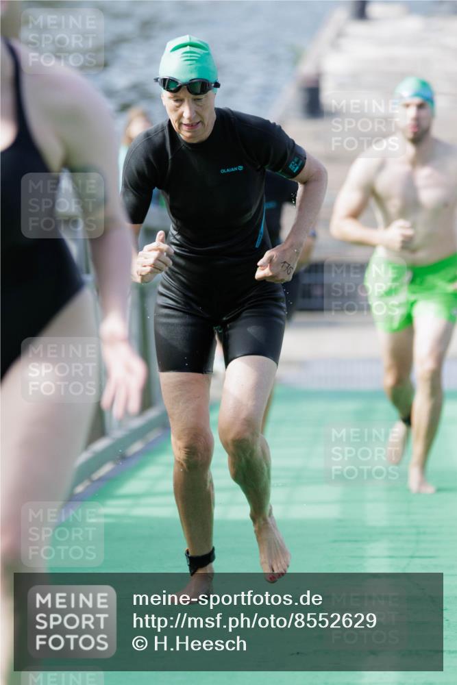 10.08.2025 - GEWOBA Citytriathlon Bremen H.Heesch http://msf.ph/oto/8552629 10.08.2025 10:30:07 Schwimmen 3, 9, 41, 149, 175, 189 meine-sportfotos.de