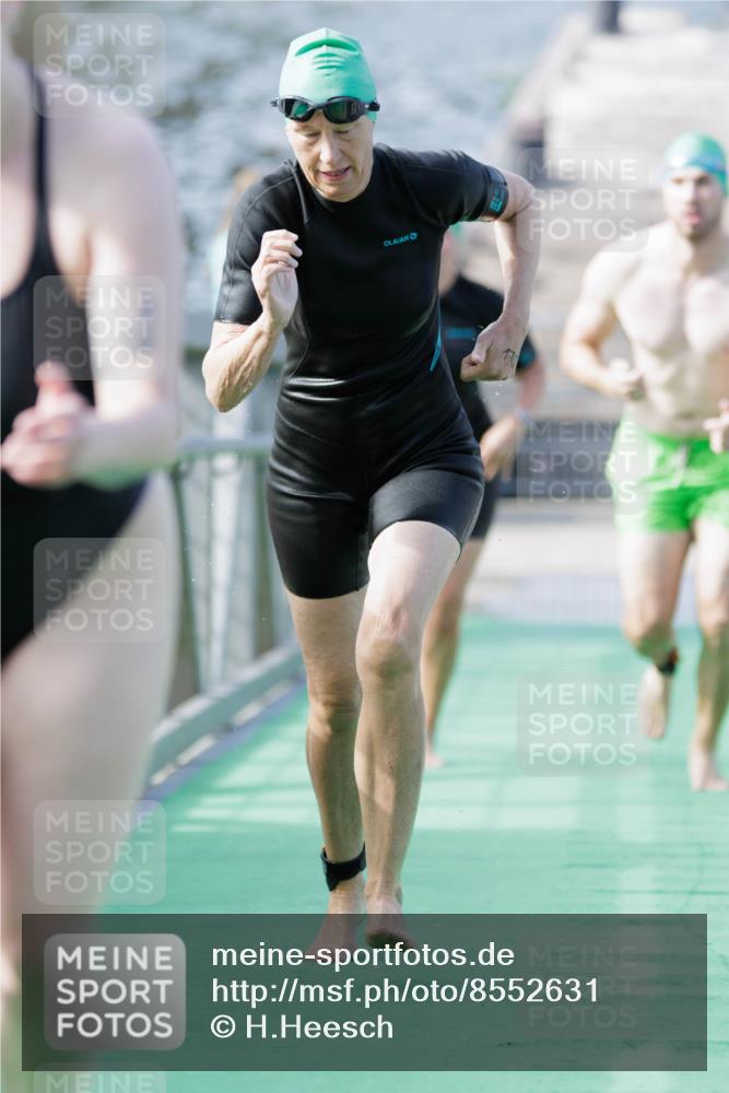 10.08.2025 - GEWOBA Citytriathlon Bremen H.Heesch http://msf.ph/oto/8552631 10.08.2025 10:30:07 Schwimmen 3, 9, 41, 149, 175, 189 meine-sportfotos.de