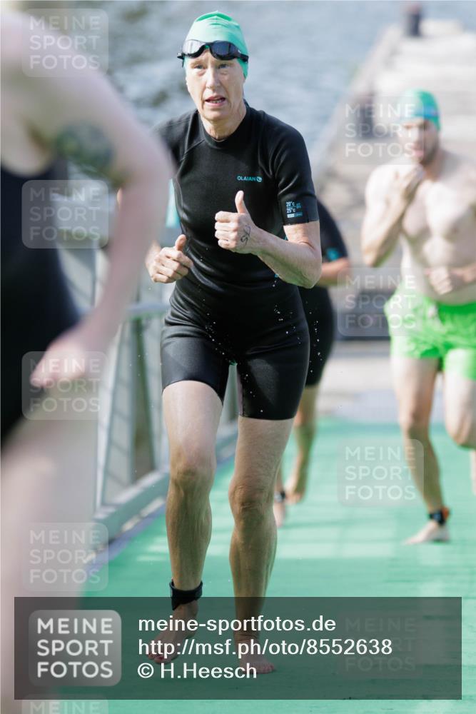 10.08.2025 - GEWOBA Citytriathlon Bremen H.Heesch http://msf.ph/oto/8552638 10.08.2025 10:30:07 Schwimmen 3, 9, 41, 149, 175, 189 meine-sportfotos.de