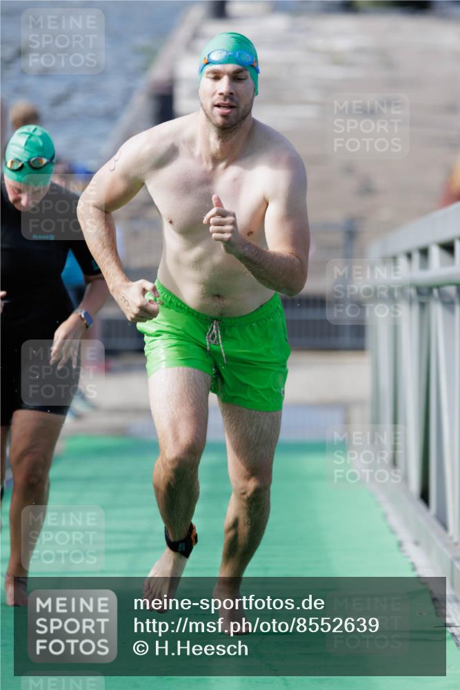 10.08.2025 - GEWOBA Citytriathlon Bremen H.Heesch http://msf.ph/oto/8552639 10.08.2025 10:30:08 Schwimmen 3, 9, 41, 149, 175, 189 meine-sportfotos.de