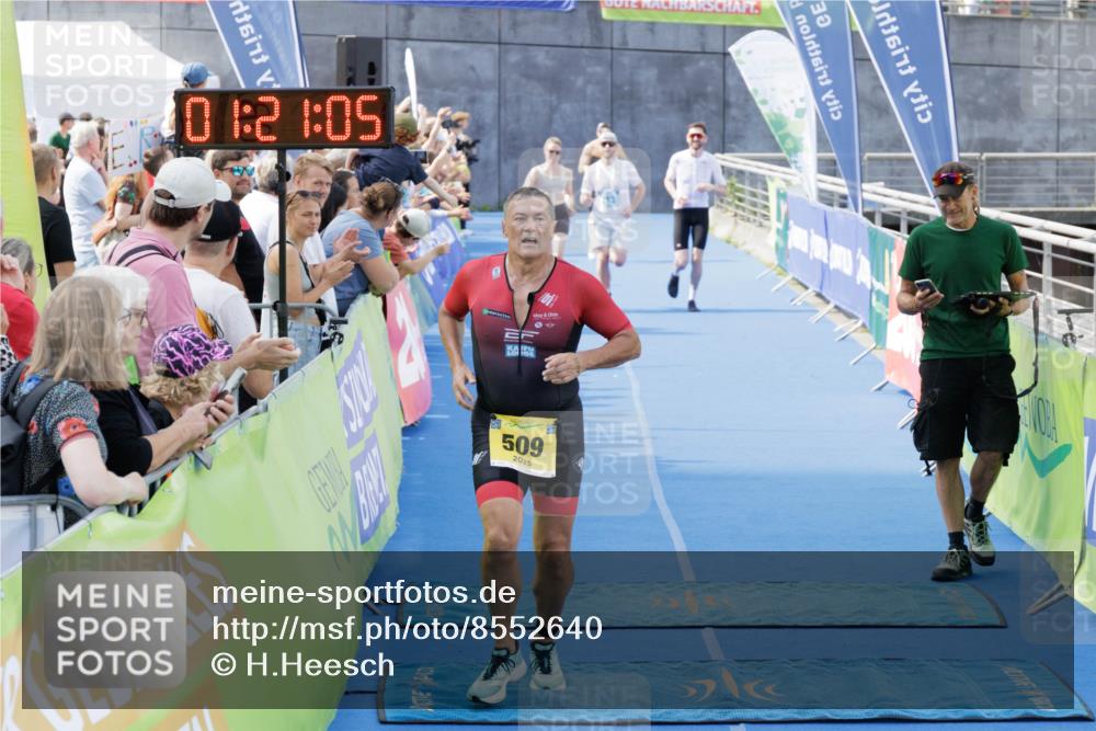 10.08.2025 - GEWOBA Citytriathlon Bremen H.Heesch http://msf.ph/oto/8552640 10.08.2025 11:24:47 Ziel 213, 434, 509 meine-sportfotos.de