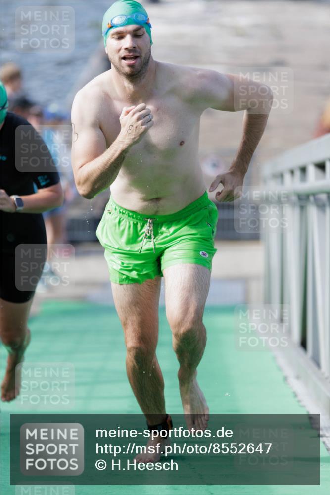 10.08.2025 - GEWOBA Citytriathlon Bremen H.Heesch http://msf.ph/oto/8552647 10.08.2025 10:30:08 Schwimmen 3, 9, 41, 149, 175, 189 meine-sportfotos.de