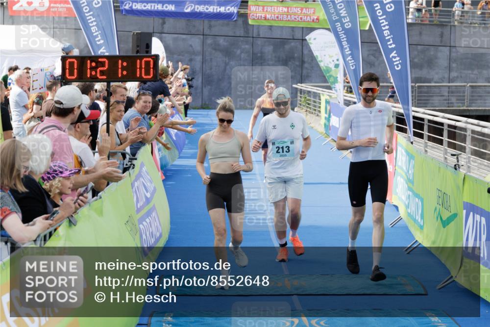10.08.2025 - GEWOBA Citytriathlon Bremen H.Heesch http://msf.ph/oto/8552648 10.08.2025 11:24:52 Ziel 213, 407 meine-sportfotos.de