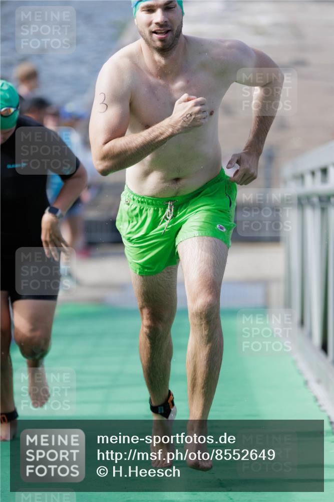 10.08.2025 - GEWOBA Citytriathlon Bremen H.Heesch http://msf.ph/oto/8552649 10.08.2025 10:30:09 Schwimmen 3, 9, 149, 175, 189 meine-sportfotos.de