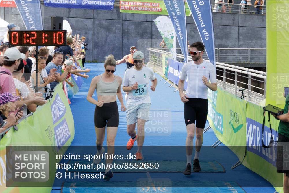 10.08.2025 - GEWOBA Citytriathlon Bremen H.Heesch http://msf.ph/oto/8552650 10.08.2025 11:24:52 Ziel 213, 407 meine-sportfotos.de