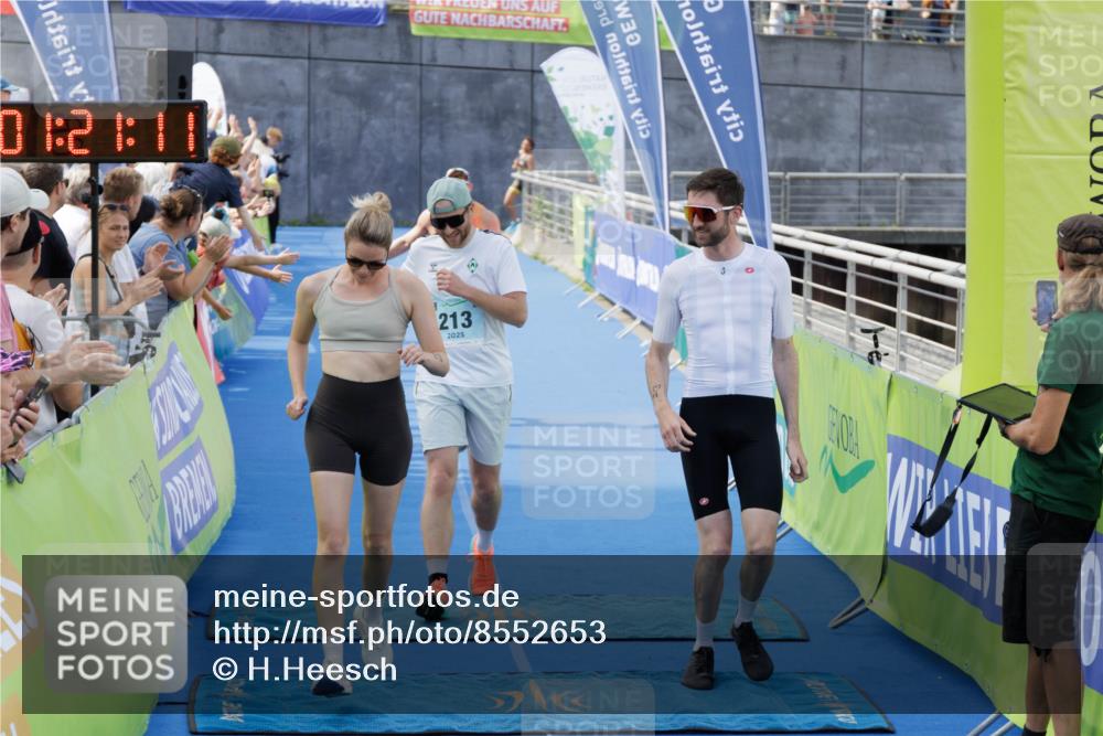 10.08.2025 - GEWOBA Citytriathlon Bremen H.Heesch http://msf.ph/oto/8552653 10.08.2025 11:24:52 Ziel 213, 407 meine-sportfotos.de