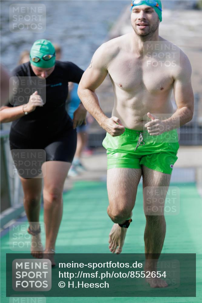 10.08.2025 - GEWOBA Citytriathlon Bremen H.Heesch http://msf.ph/oto/8552654 10.08.2025 10:30:09 Schwimmen 3, 9, 149, 175, 189 meine-sportfotos.de