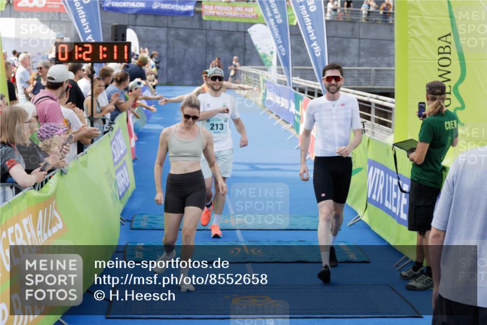 10.08.2025 - GEWOBA Citytriathlon Bremen H.Heesch http://msf.ph/oto/8552658 10.08.2025 11:24:53 Ziel 213, 407 meine-sportfotos.de