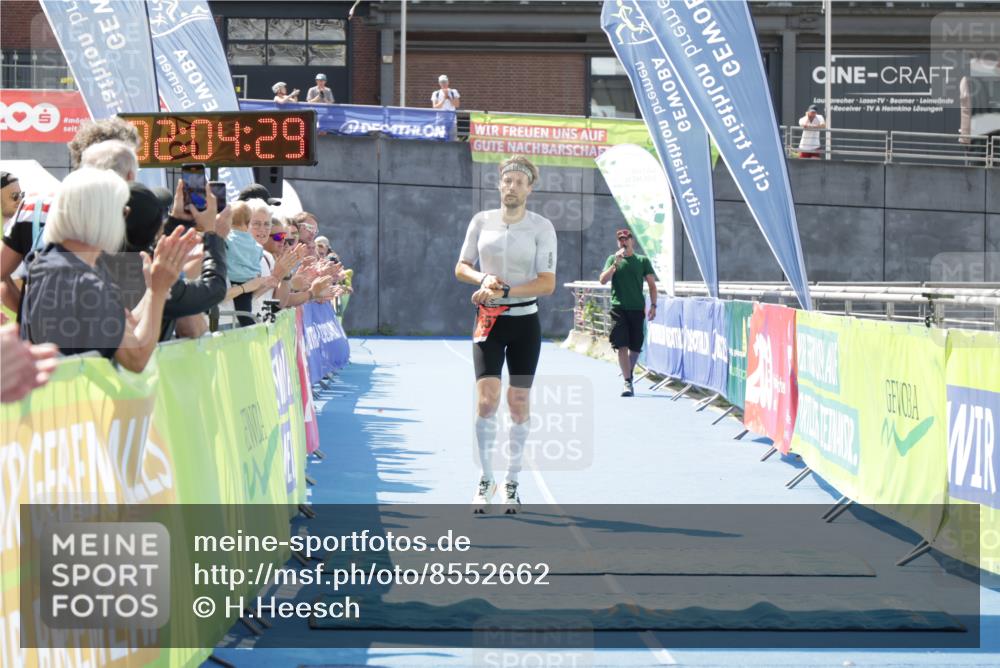 10.08.2025 - GEWOBA Citytriathlon Bremen H.Heesch http://msf.ph/oto/8552662 10.08.2025 13:24:48 Ziel 557 meine-sportfotos.de