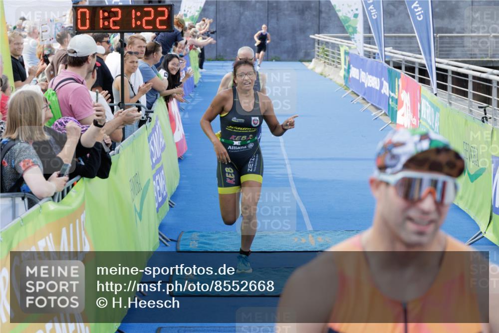 10.08.2025 - GEWOBA Citytriathlon Bremen H.Heesch http://msf.ph/oto/8552668 10.08.2025 11:25:04 Ziel 423, 437, 459 meine-sportfotos.de
