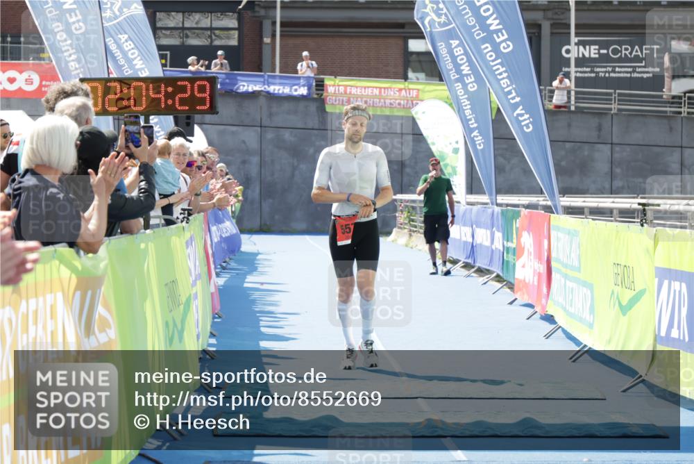 10.08.2025 - GEWOBA Citytriathlon Bremen H.Heesch http://msf.ph/oto/8552669 10.08.2025 13:24:49 Ziel 557 meine-sportfotos.de
