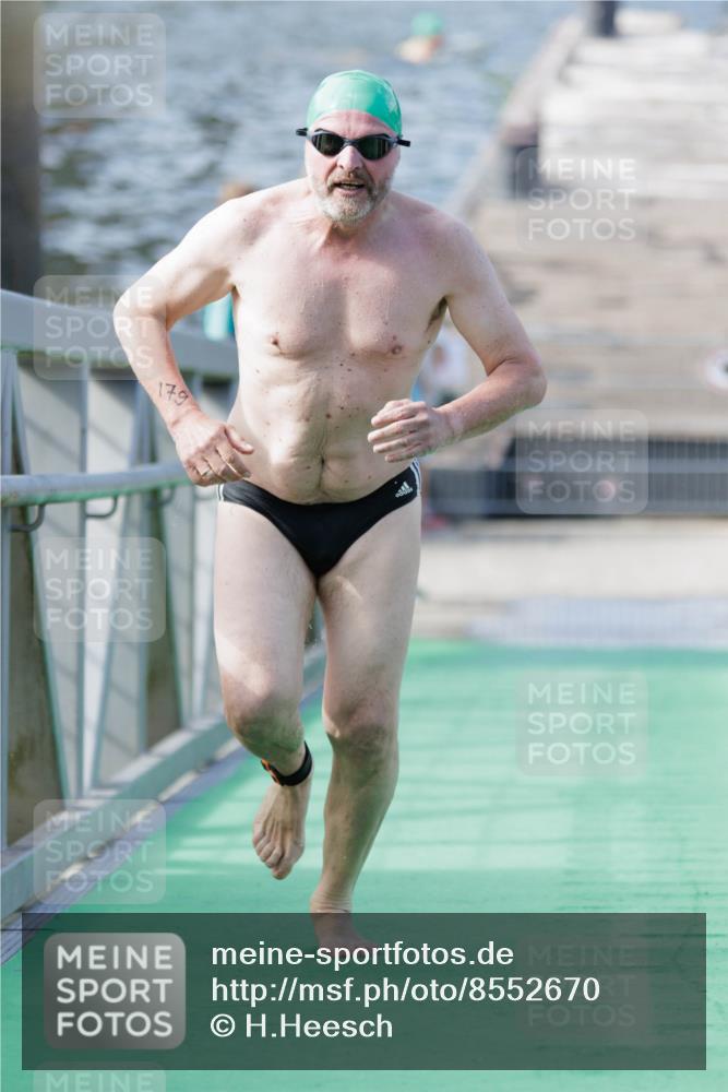 10.08.2025 - GEWOBA Citytriathlon Bremen H.Heesch http://msf.ph/oto/8552670 10.08.2025 10:30:19 Schwimmen 3, 179 meine-sportfotos.de