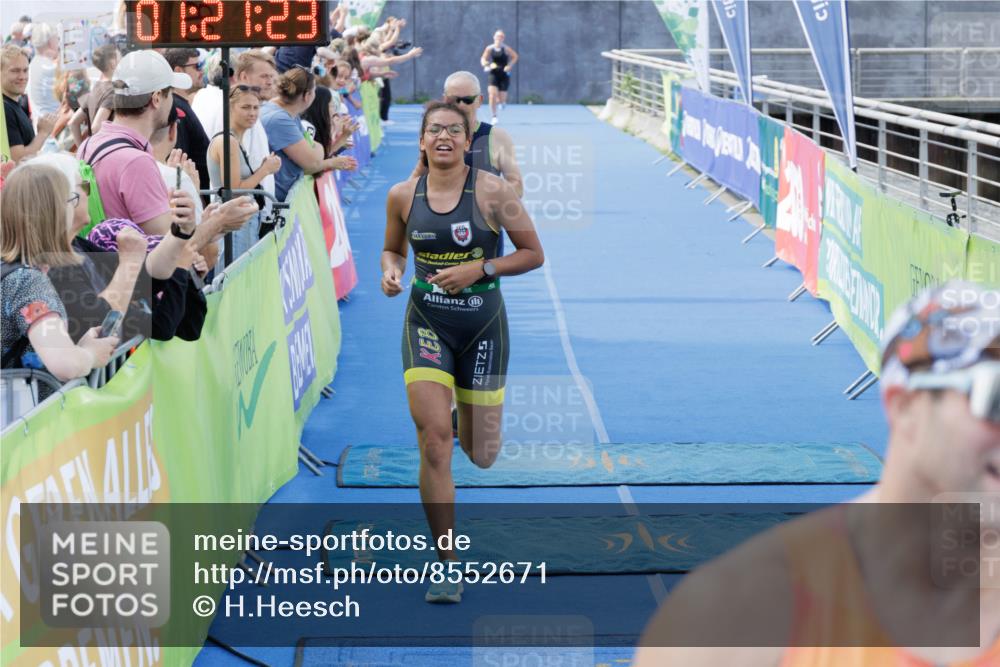 10.08.2025 - GEWOBA Citytriathlon Bremen H.Heesch http://msf.ph/oto/8552671 10.08.2025 11:25:04 Ziel 423, 437, 459 meine-sportfotos.de