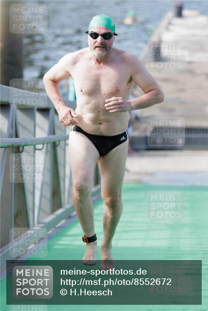 10.08.2025 - GEWOBA Citytriathlon Bremen H.Heesch http://msf.ph/oto/8552672 10.08.2025 10:30:20 Schwimmen 179 meine-sportfotos.de