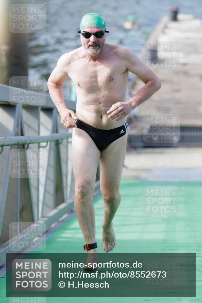 10.08.2025 - GEWOBA Citytriathlon Bremen H.Heesch http://msf.ph/oto/8552673 10.08.2025 10:30:20 Schwimmen 179 meine-sportfotos.de
