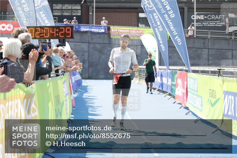 10.08.2025 - GEWOBA Citytriathlon Bremen H.Heesch http://msf.ph/oto/8552675 10.08.2025 13:24:49 Ziel 557 meine-sportfotos.de